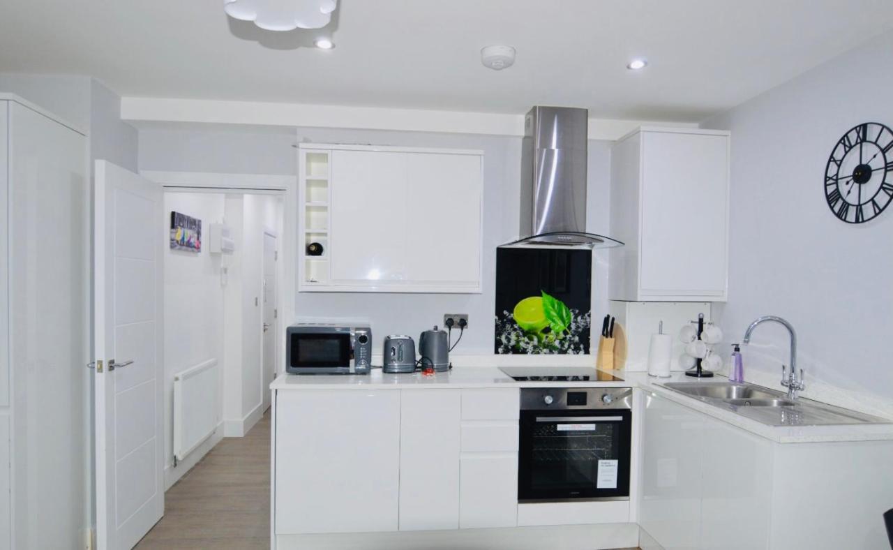 Executive Central Self Contained Flat By Cozynest เรดดิ้ง ภายนอก รูปภาพ