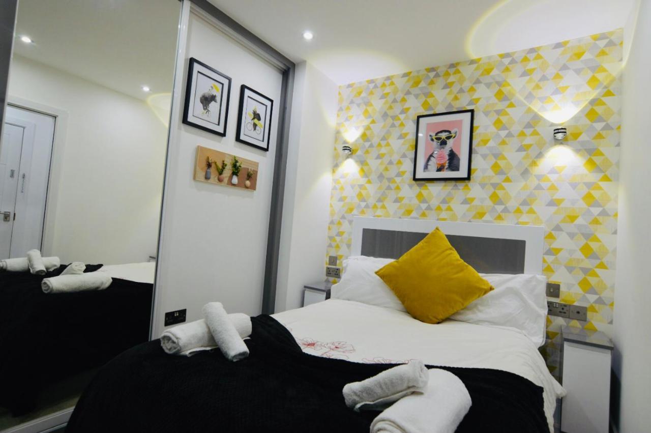 Executive Central Self Contained Flat By Cozynest เรดดิ้ง ภายนอก รูปภาพ