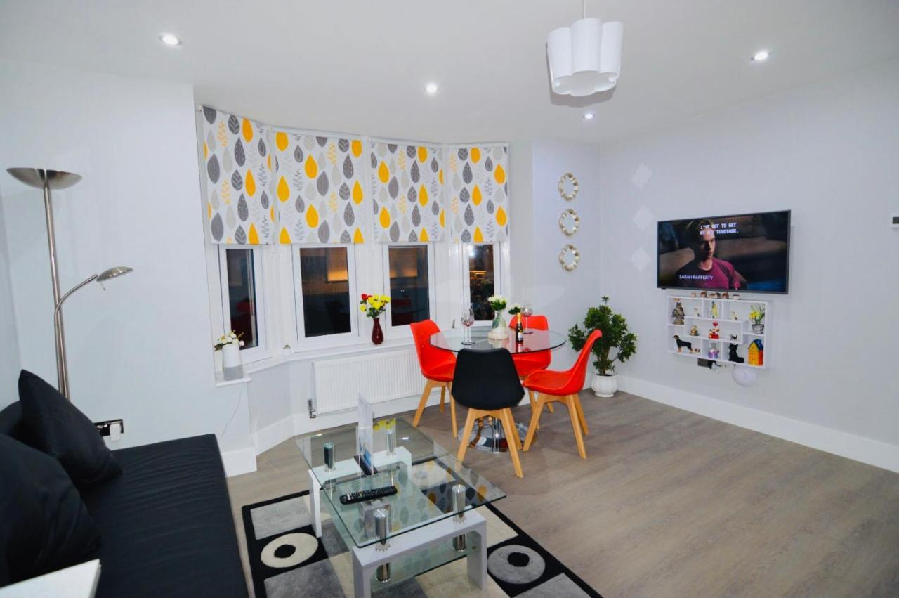 Executive Central Self Contained Flat By Cozynest เรดดิ้ง ภายนอก รูปภาพ