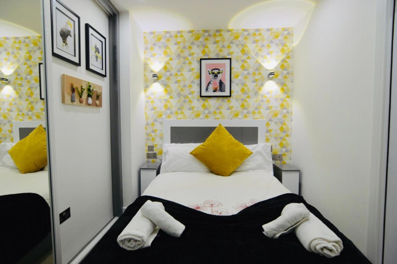 Executive Central Self Contained Flat By Cozynest เรดดิ้ง ภายนอก รูปภาพ