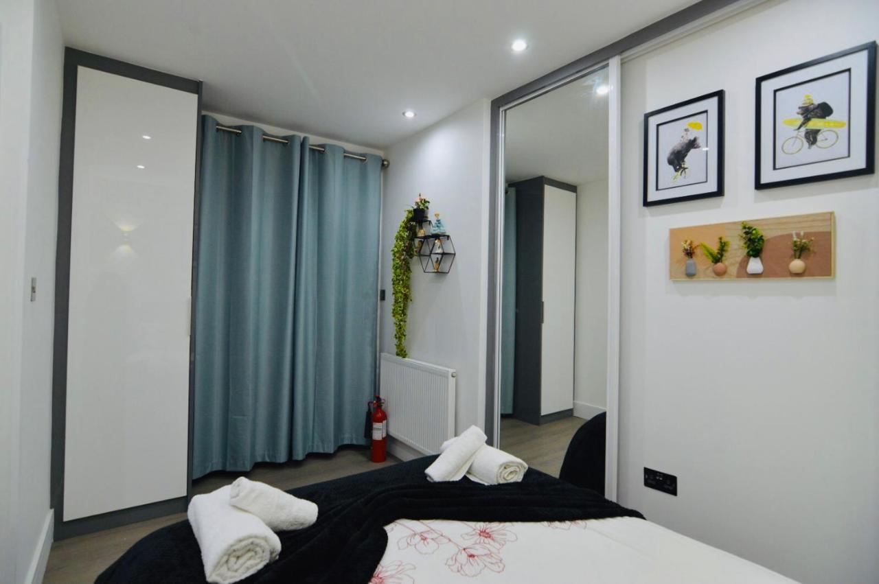 Executive Central Self Contained Flat By Cozynest เรดดิ้ง ภายนอก รูปภาพ