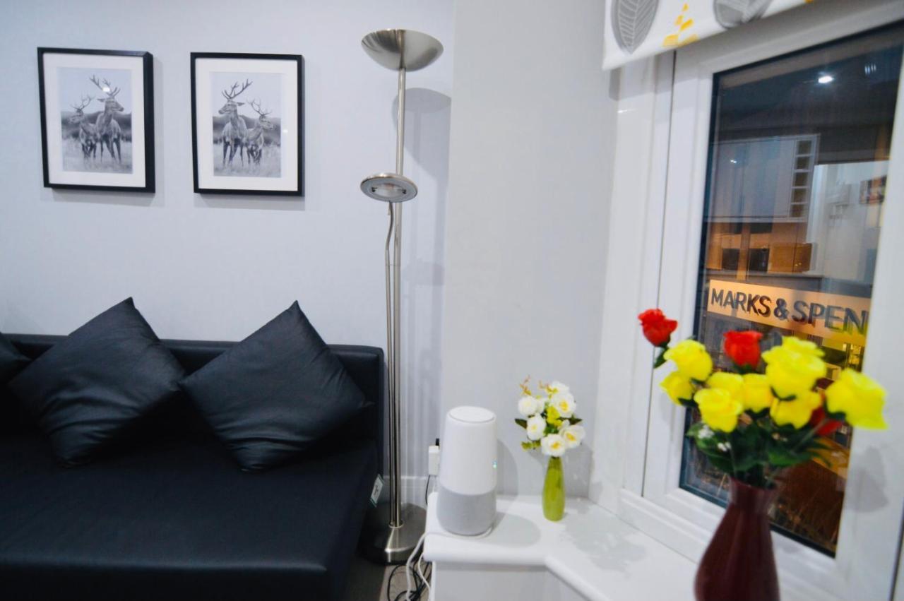 Executive Central Self Contained Flat By Cozynest เรดดิ้ง ภายนอก รูปภาพ